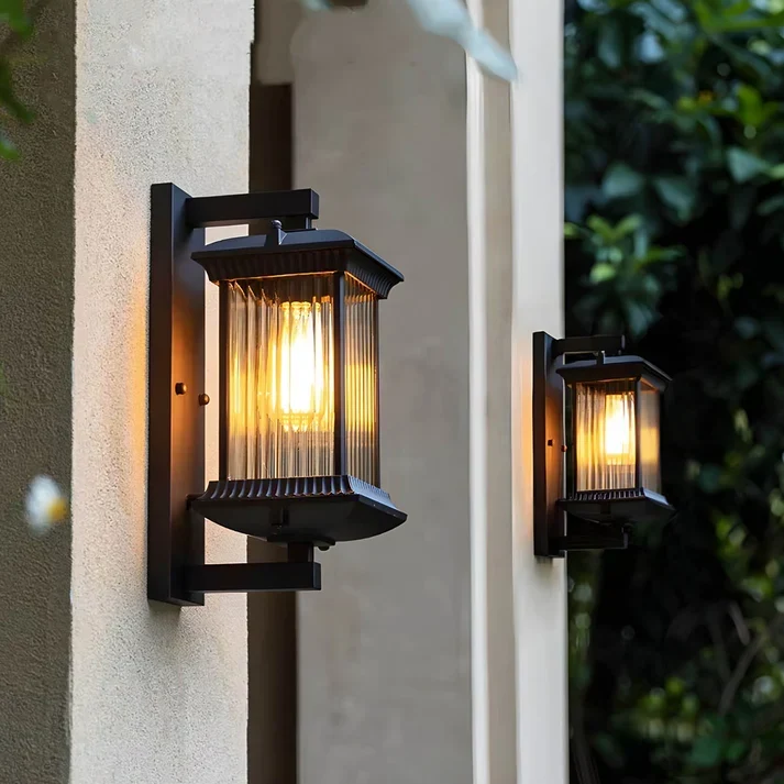 Klassieke Buitenwandlamp met Geribbeld Glas Koffiebruine Afwerking voor Entree Terras Tuin Veranda Balkon | Sansoti