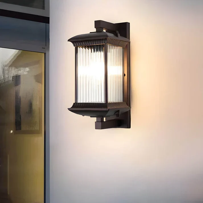 Klassieke Buitenwandlamp met Geribbeld Glas Koffiebruine Afwerking voor Entree Terras Tuin Veranda Balkon | Sansoti
