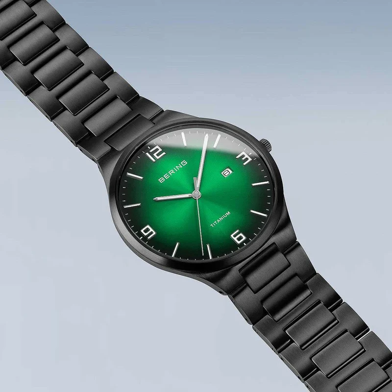 Bering Solar 15240-728 Herrenuhr • Solar-Antrieb • Kratzfestes Saphirglas