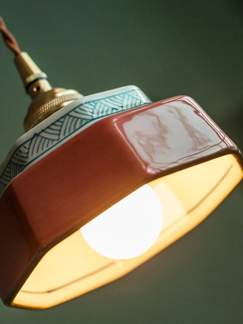 Handgeschilderde Keramische Hanglamp – Scandinavische Stijl met Koperen Fitting | Sansoti