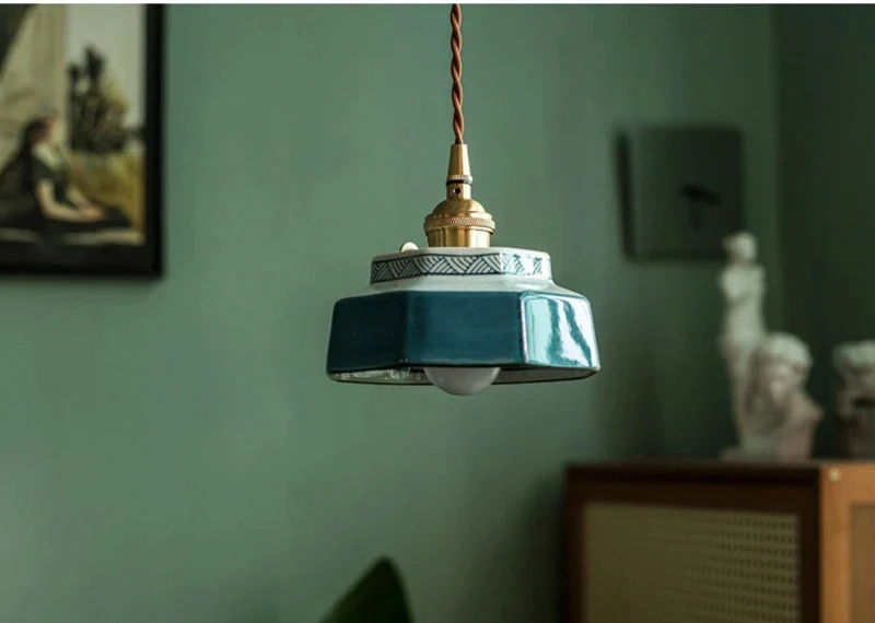 Handgeschilderde Keramische Hanglamp – Scandinavische Stijl met Koperen Fitting | Sansoti