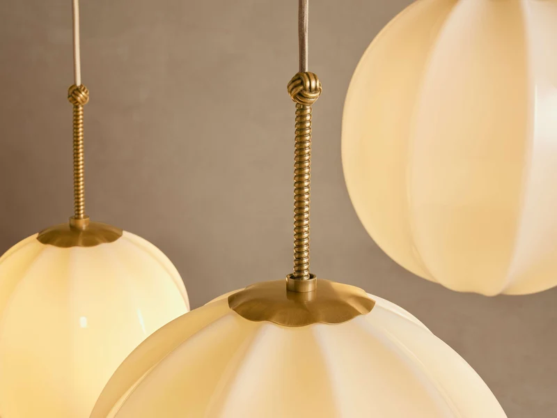 Kroonluchter Messing Crèmeglas Meerdere Bollen Verstelbare Ophanging Vintage Stijl Sfeervol Woonkamer | Sansoti