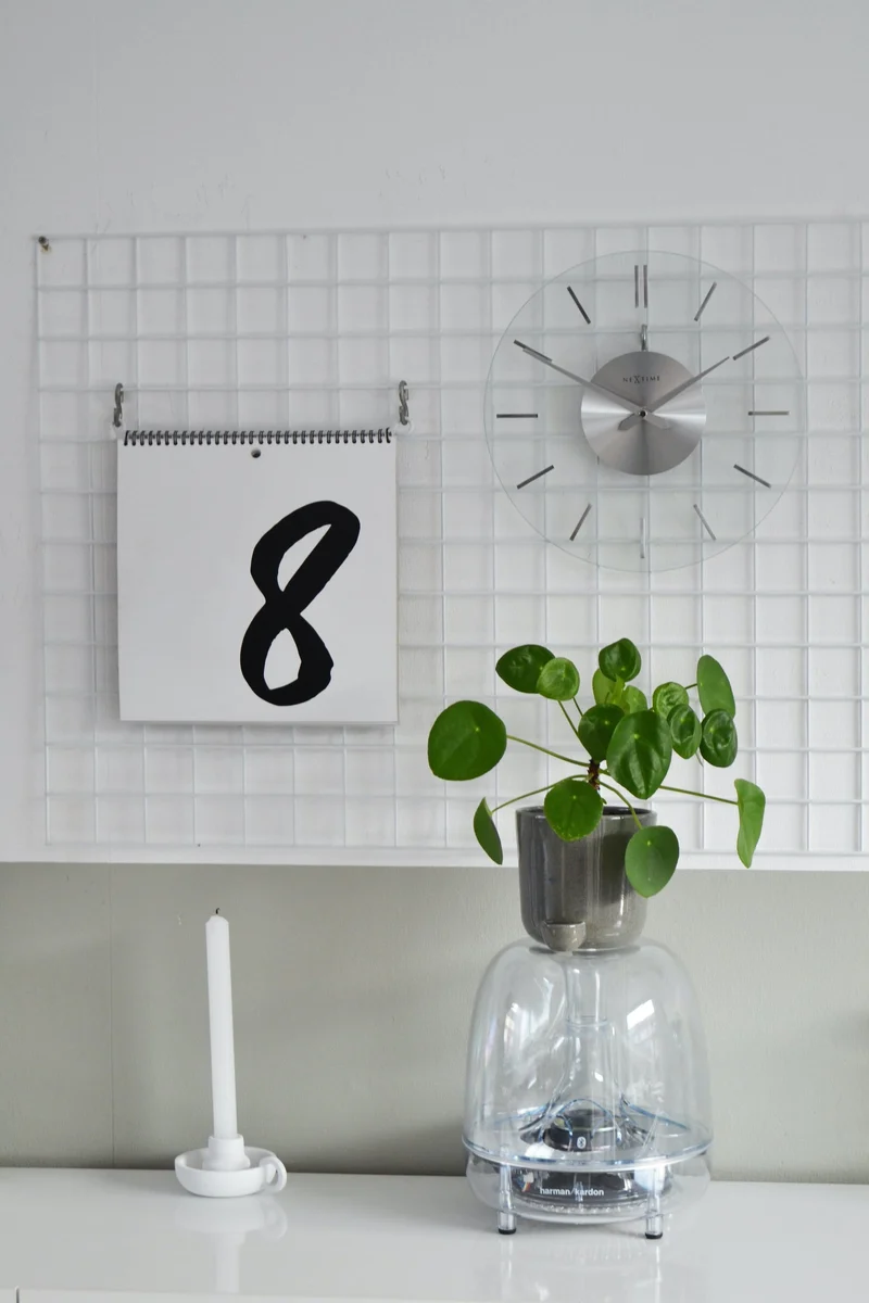 Wall clock - 26 / 31 cm - Aluminum - Glass - 'Stripe'
