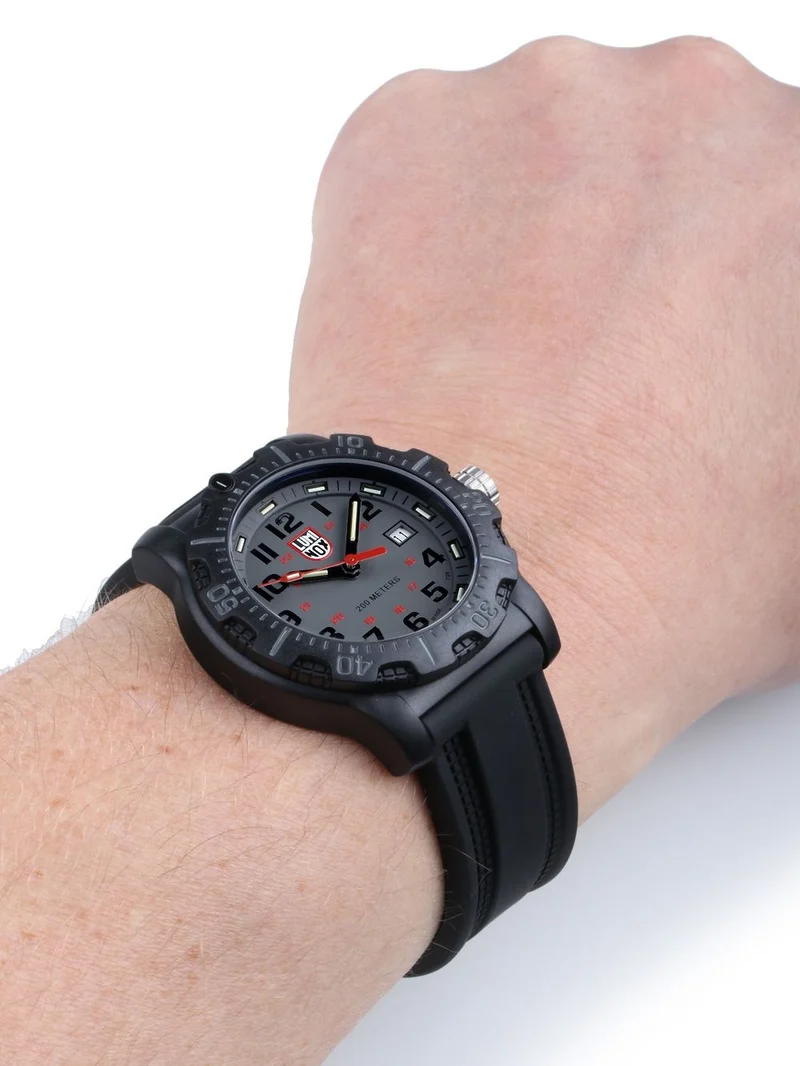 Luminox Black OPS XL.8882 Herrenuhr Schwarz • Carbonox-Gehäuse • Tritium-Beleuchtung