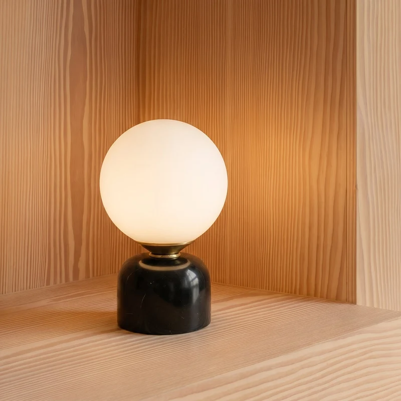 Tafellamp met Marmeren Voet en Matglazen Bol - Warm Wit LED 3000K - Scandinavisch Design voor Nachtkastje | Sansoti