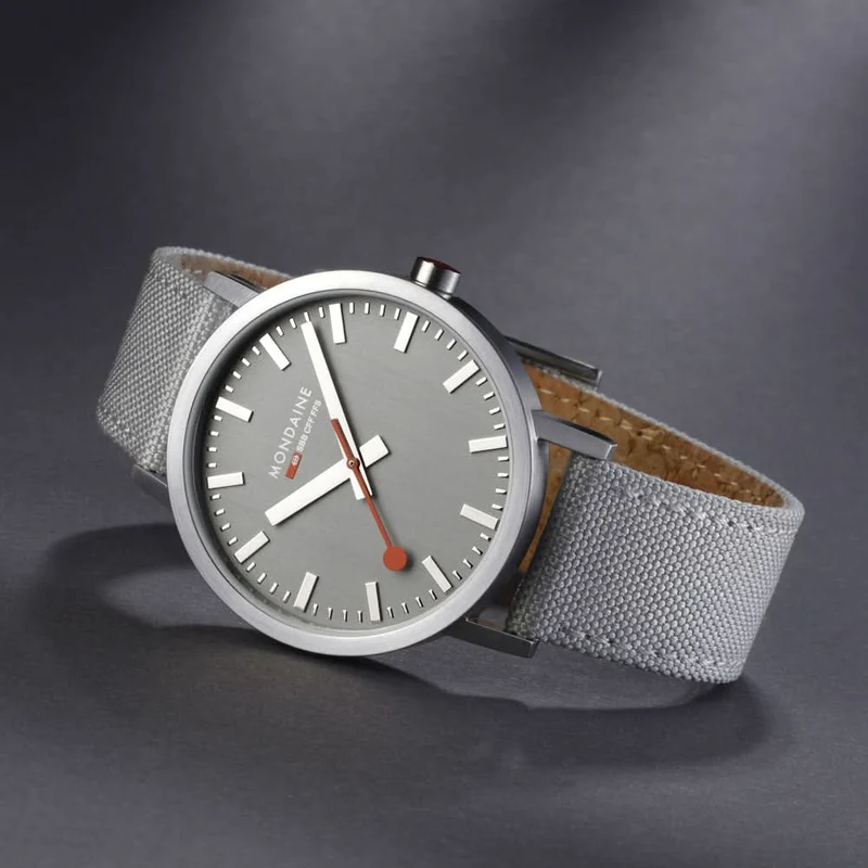 Mondaine Classic A660.30360.80.SBH Unisex-Uhr • Schweizer Bahnhofsuhren-Design • Ikonische Ablesbarkeit