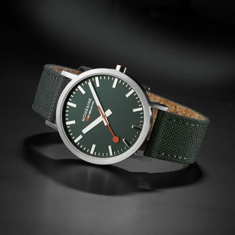 Mondaine Classic A660.30360.60.SBF • SBB-Design • Waldgrün