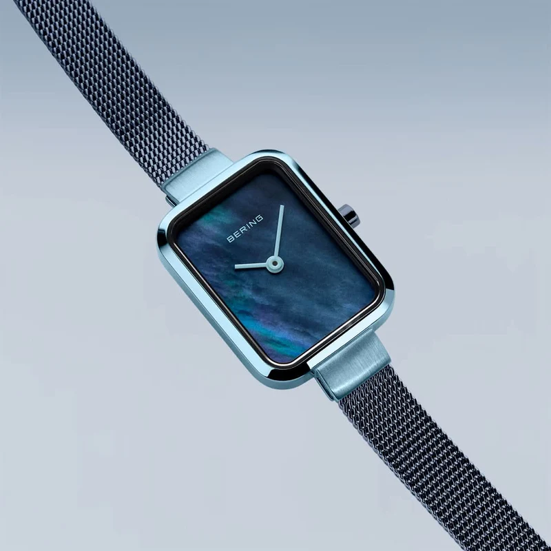 Bering Petite Square 14520-398 Damenuhr • Kratzfestes Saphirglas • Blaues Milanaise-Armband