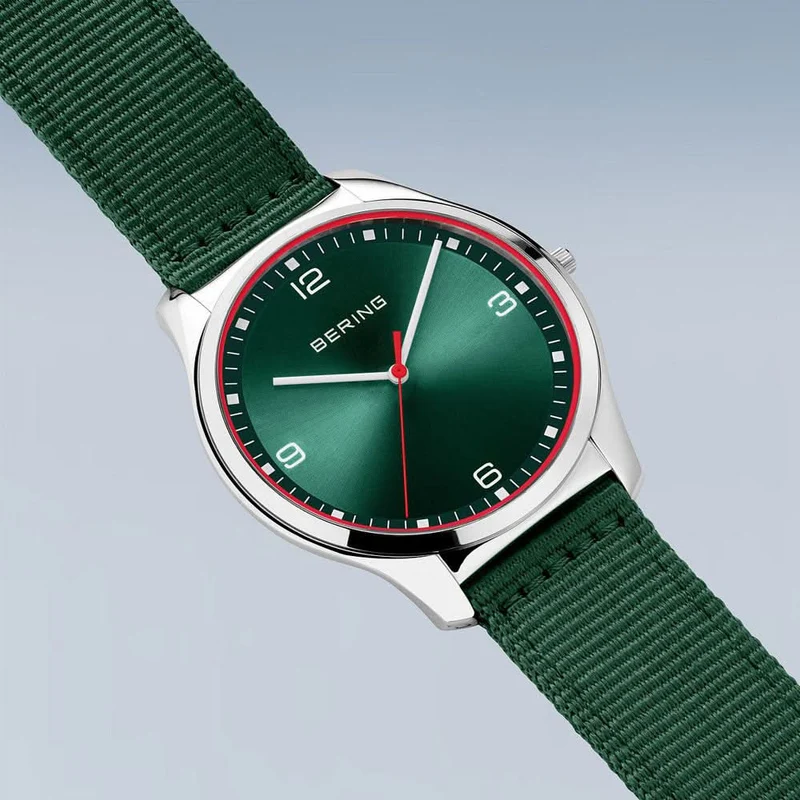 Bering Ultra Slim 18342-508 Herrenuhr • Kratzfestes Saphirglas • Flaches Design