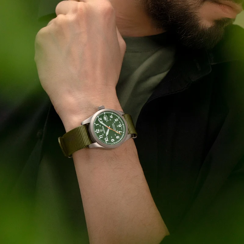 Festina Swiss Made Field F20082/2 Herrenuhr Grün • Saphirglas mit Entspiegelung • Super-LumiNova & 10 ATM