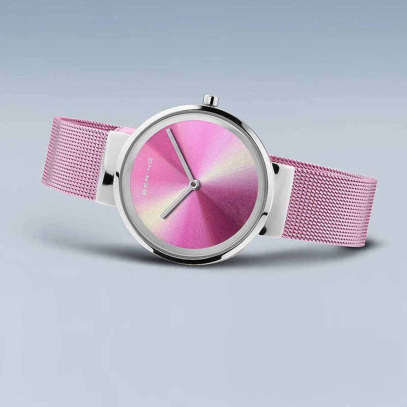 Bering Classic 19031-999 Damenuhr • Kratzfestes Saphirglas • Feines Milanaise-Armband
