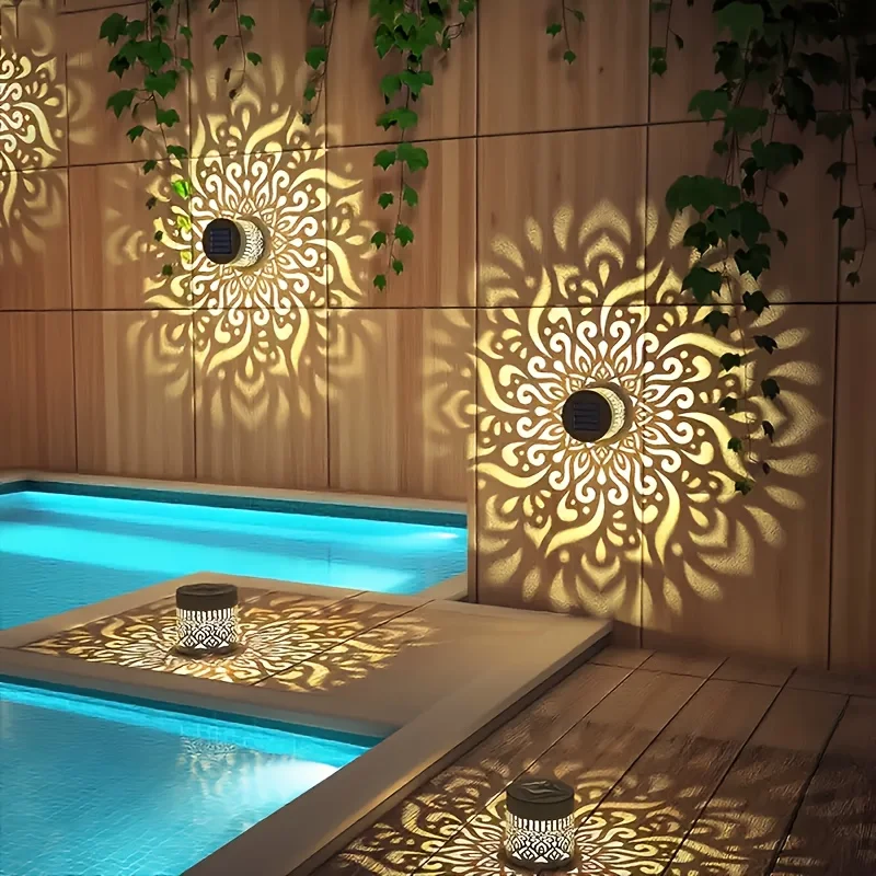 Sfeerlantaarn op Zonne-energie met Schaduwprojectie - IJzeren Tuinlamp IP65 - Warm Wit Licht voor Buiten - Automatische Schemersensor - Wandmontage of Vrijstaand | Sansoti