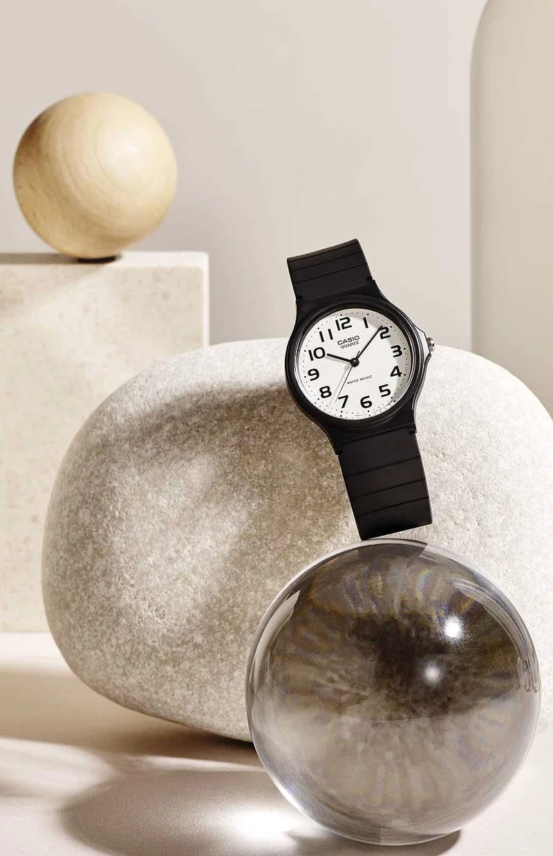 Casio MQ-24-7B2LEG Uhr • Kultiges Retro-Design • Lange Batterielaufzeit