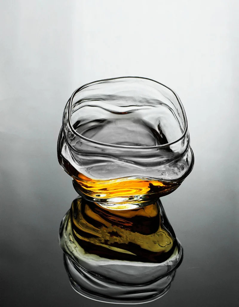 Japans Whiskyglas met Golvende Kristal Textuur 255ml Handgemaakt Premium Barware voor Spiritusproevers en Whiskyliefhebbers Luxe Drinkglas met Houten Kist Oceaanontwerp Kristalglas | Sansoti
