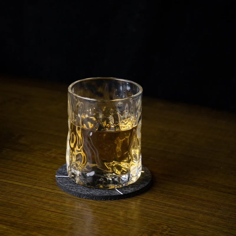 Handgemaakt Whiskeyglas met Golvend Reliëf 210ml Hittebestendig Glas voor Whisky Cocktails Spirits Premium Drinkglas Japans Design Zeegolf Patroon Cadeau Whiskyliefhebber Houten Verpakking | Sansoti