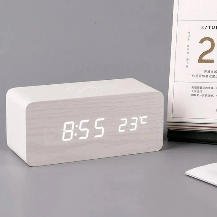 Houten Wekker met Draadloos Opladen LED Display Tijd Datum Temperatuur Stemactivatie Slaapkamer Bedlampje | Sansoti