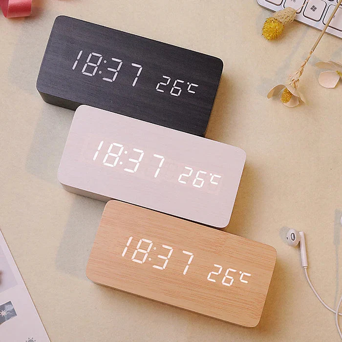 Houten Wekker met Draadloos Opladen LED Display Tijd Datum Temperatuur Stemactivatie Slaapkamer Bedlampje | Sansoti