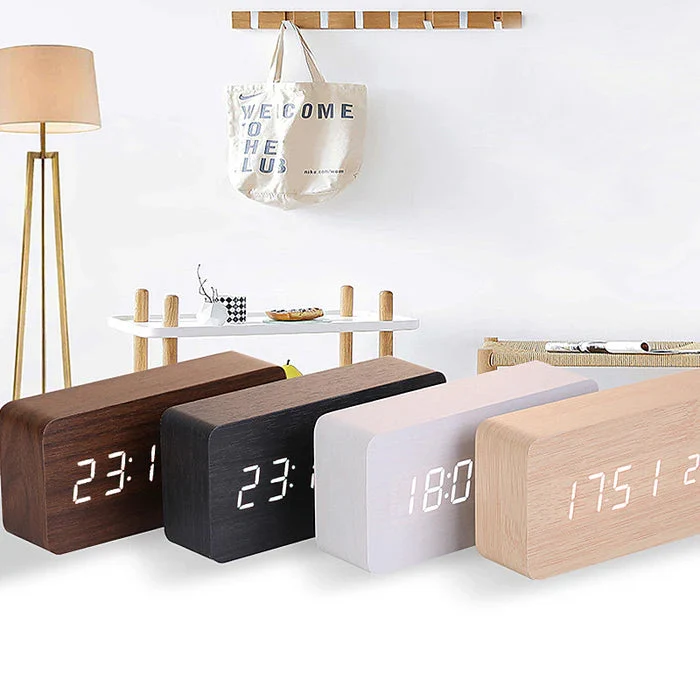 Houten Wekker met Draadloos Opladen LED Display Tijd Datum Temperatuur Stemactivatie Slaapkamer Bedlampje | Sansoti
