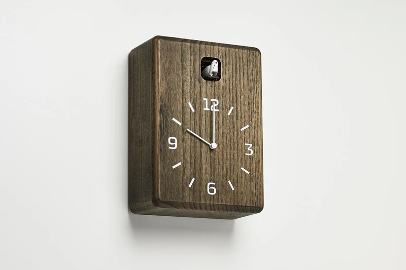 Lemnos Cucu NY25-08-CHA Wanduhr Dunkelbraun • Kuckucksruf mit Lichtsensor • Japanisches Design