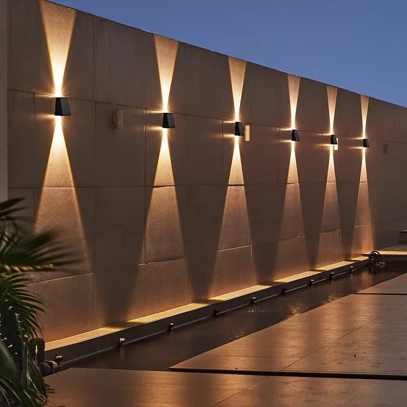 Draadloze Solarwandlamp voor Buiten - LED Buitenverlichting Weerbestendig Up Down Effect Tuinverlichting | Sansoti