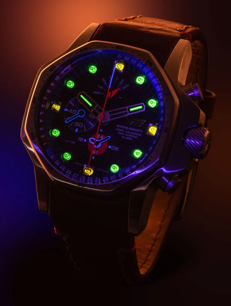 Vostok Europe Atomic Age YM86-640A696 Herrenuhr • Tritium-Beleuchtung • Ewiger Kalender