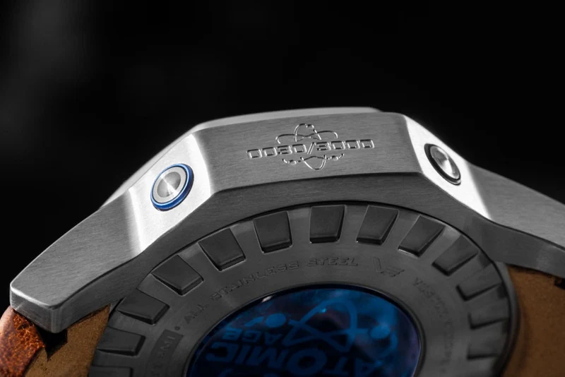 Vostok Europe Atomic Age NH34-640A701 Herren • GMT • GTLS