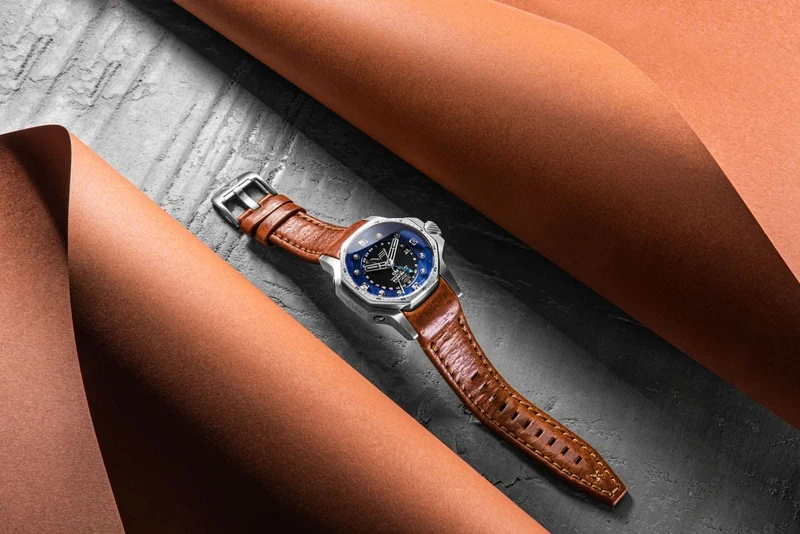 Vostok Europe Atomic Age NH34-640A701 Herren • GMT • GTLS