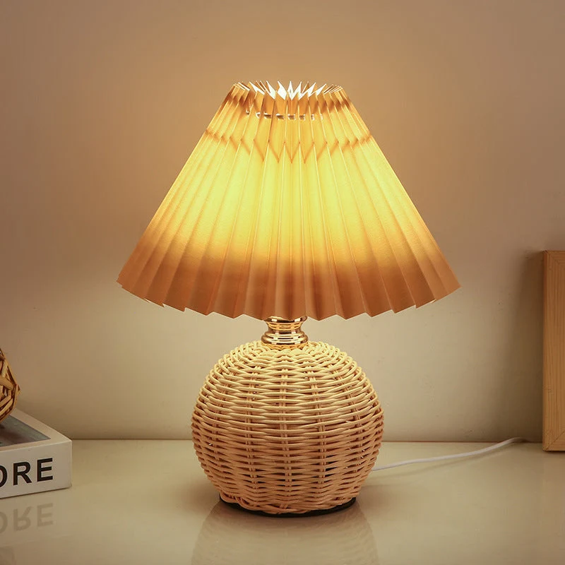 Rotan Tafellamp Geplooide Kap USB 5W Slaapkamer Nachtkastje Scandinavisch Boho Sfeerverlichting Riet Bureau Leeslamp | Sansoti