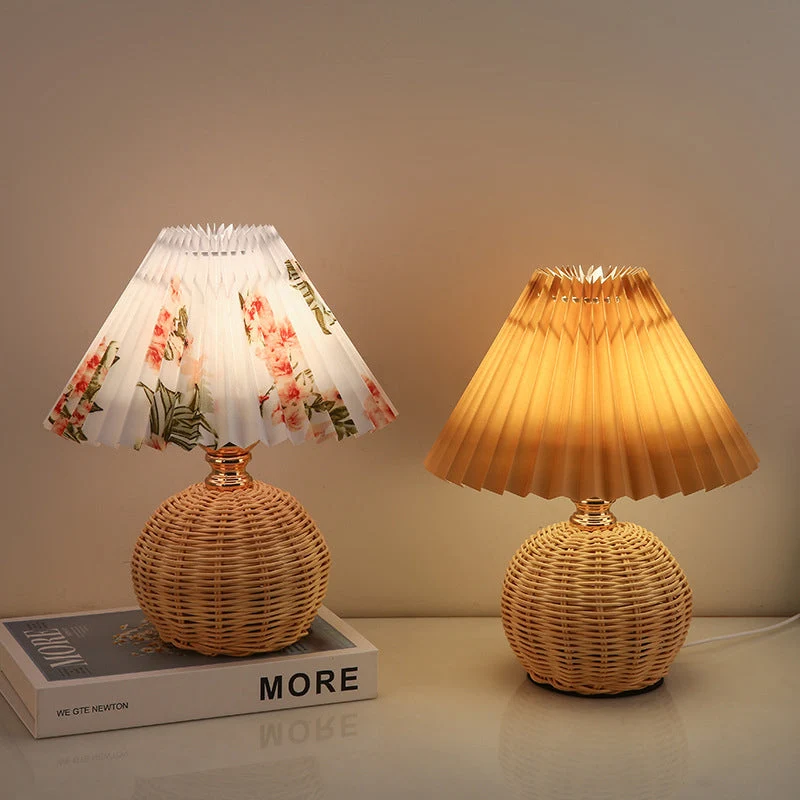 Rotan Tafellamp Geplooide Kap USB 5W Slaapkamer Nachtkastje Scandinavisch Boho Sfeerverlichting Riet Bureau Leeslamp | Sansoti