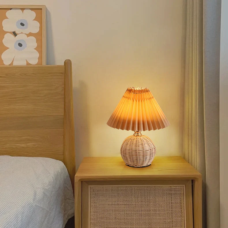 Rotan Tafellamp Geplooide Kap USB 5W Slaapkamer Nachtkastje Scandinavisch Boho Sfeerverlichting Riet Bureau Leeslamp | Sansoti