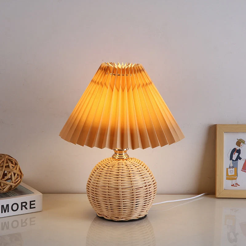 Rotan Tafellamp Geplooide Kap USB 5W Slaapkamer Nachtkastje Scandinavisch Boho Sfeerverlichting Riet Bureau Leeslamp | Sansoti