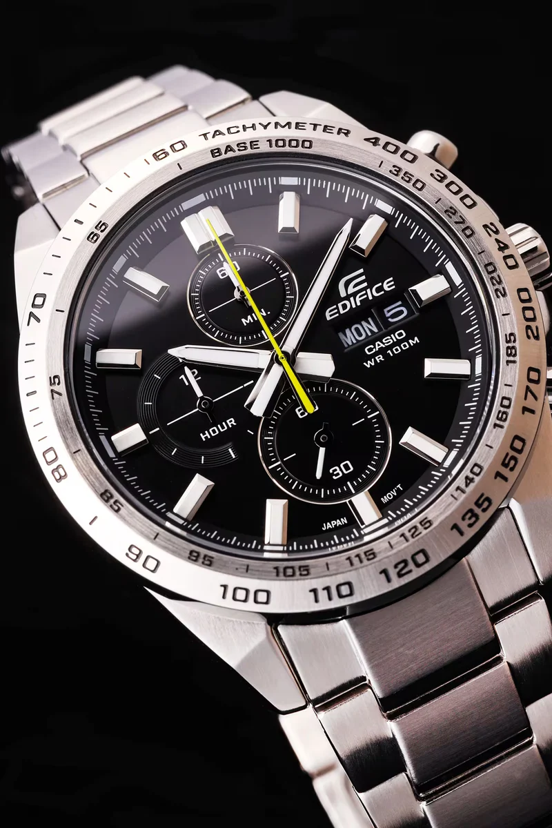 Casio Edifice EFR-574D-1AVUEF Herrenuhr • Sportlicher Chronograph • 10 Bar Wasserdichtigkeit