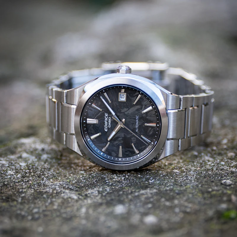 Casio Edifice EFK-200CD-1AER Herren Automatikuhr • Saphirglas • Geschmiedetes Carbon-Zifferblatt