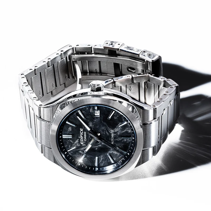 Casio Edifice EFK-200CD-1AER Herren Automatikuhr • Saphirglas • Geschmiedetes Carbon-Zifferblatt