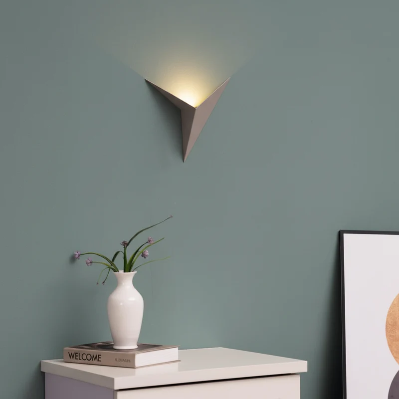 Wandlamp Driehoek LED IJzer Zwart Wit Goud Warm Koud Wit Woonkamer Slaapkamer Minimalistisch Wandlicht Scandinavisch | Sansoti