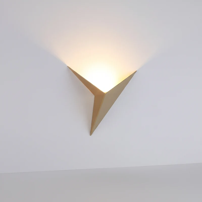 Wandlamp Driehoek LED IJzer Zwart Wit Goud Warm Koud Wit Woonkamer Slaapkamer Minimalistisch Wandlicht Scandinavisch | Sansoti