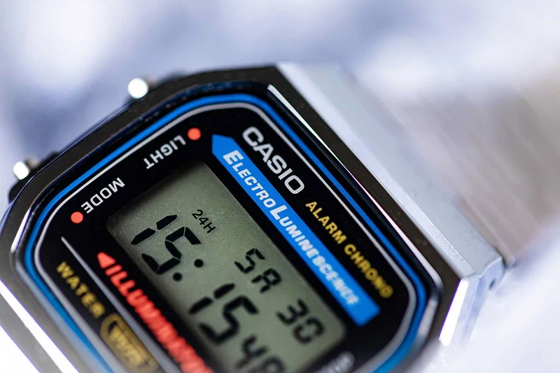 Casio Vintage A168WA-1YES Uhr • Kultiges Retro-Design • Stoppuhr & Alarm