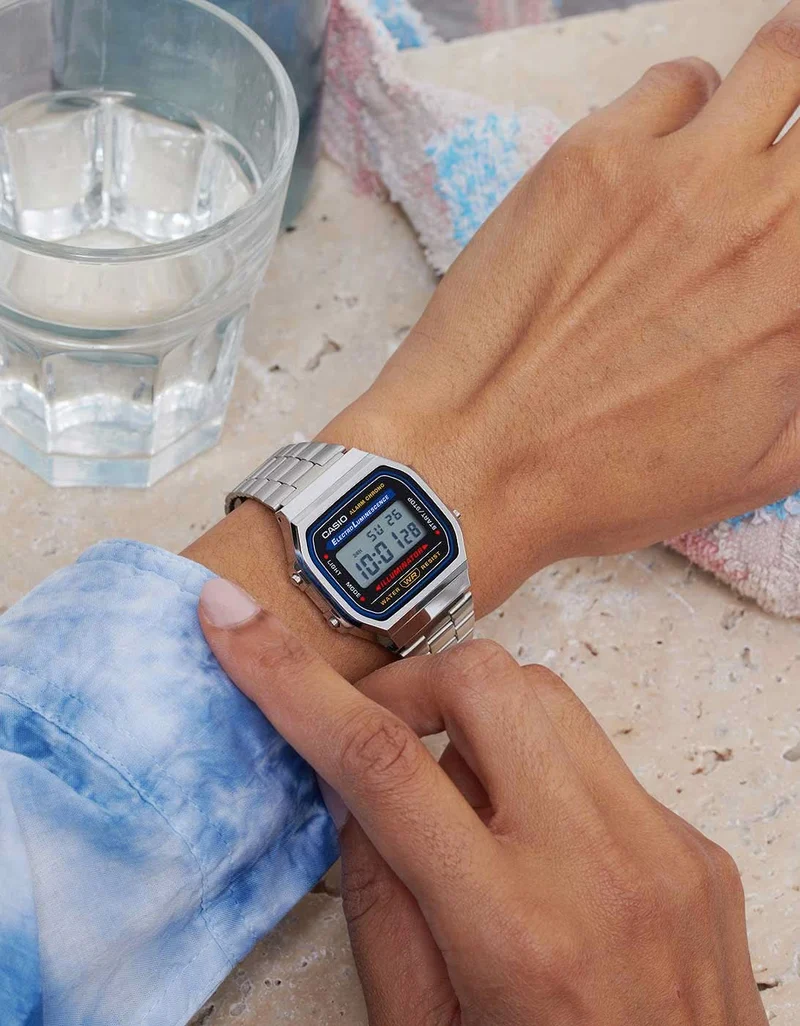 Casio Vintage A168WA-1YES Uhr • Kultiges Retro-Design • Stoppuhr & Alarm