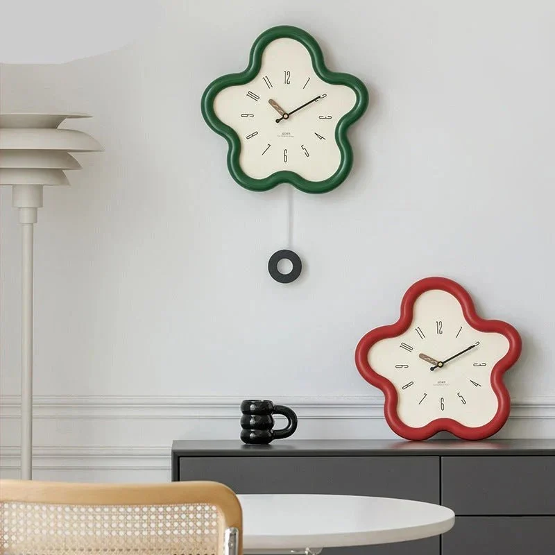 Wandklok met 3D Bloemmotief en Stille Slingerbeweging 39x39cm Decoratief Design voor Woonkamer Slaapkamer | Sansoti