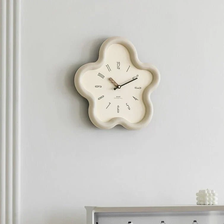 Wandklok met 3D Bloemmotief en Stille Slingerbeweging 39x39cm Decoratief Design voor Woonkamer Slaapkamer | Sansoti
