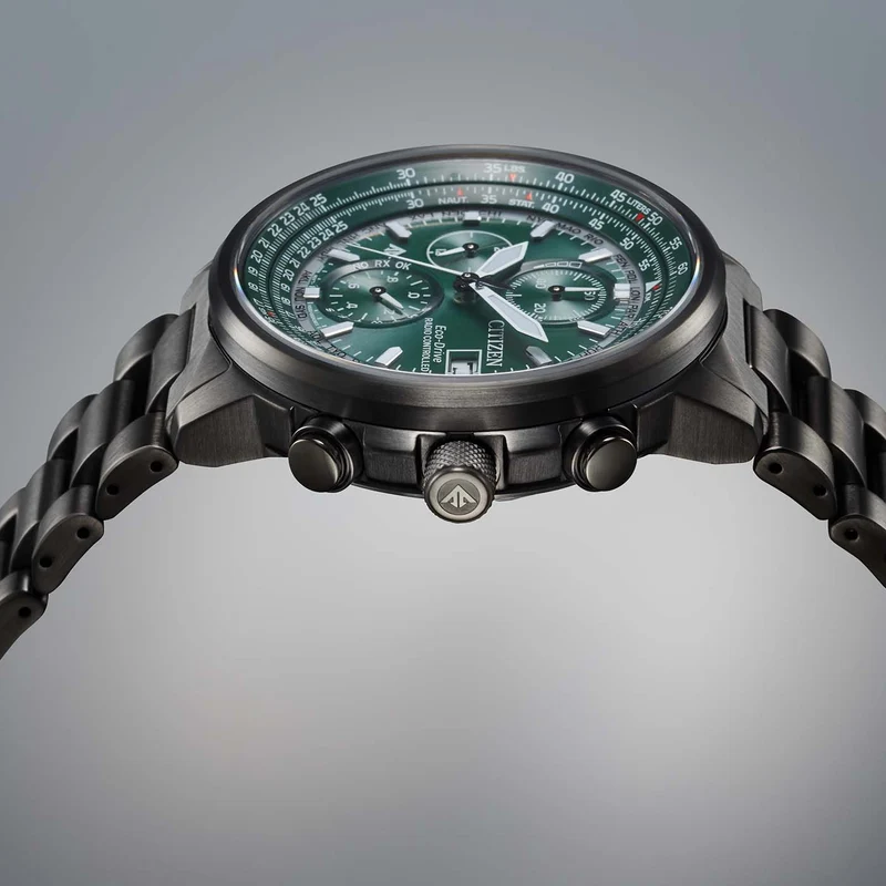 Citizen Promaster Sky AT8304-57W Herrenuhr Schwarz/Grün • Eco-Drive Funk • Saphirglas