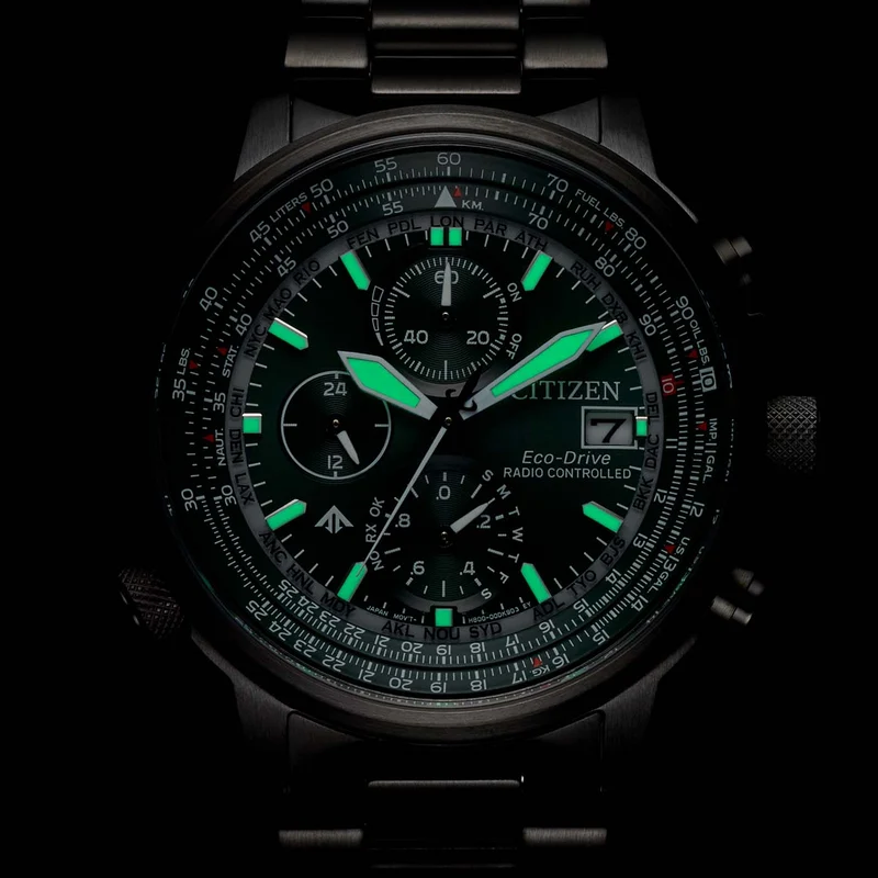 Citizen Promaster Sky AT8304-57W Herrenuhr Schwarz/Grün • Eco-Drive Funk • Saphirglas