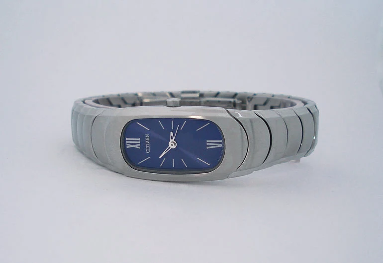 Citizen Analog Damenuhr • Elegantes Design • Quarzwerk