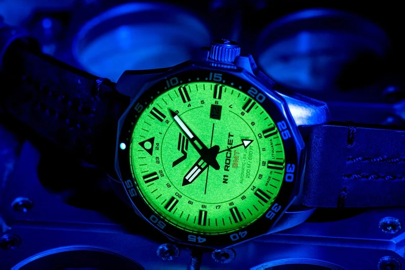 Vostok Europe Rocket N1 NH34-225A713-LBBRN Herren • Automatik GMT • Braunes Lederband