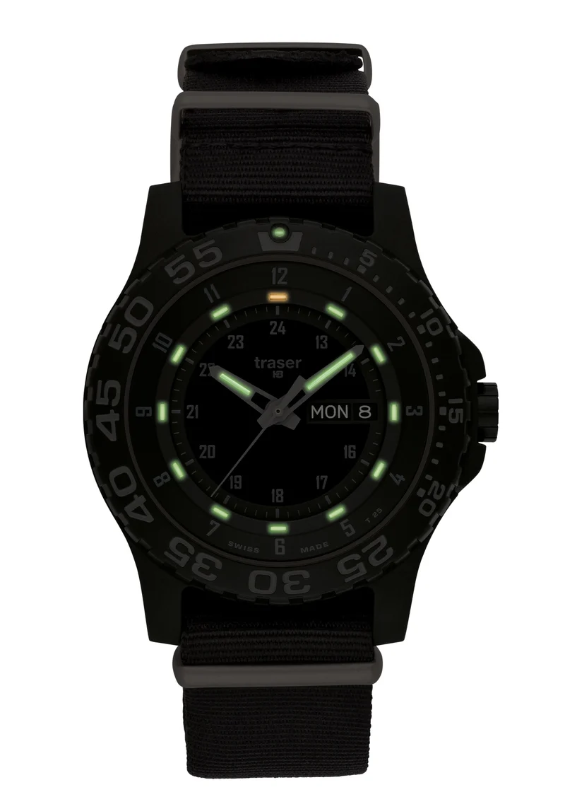 Traser P66 Shade Herren Armbanduhr Schwarz • Saphirglas • Nato-Band