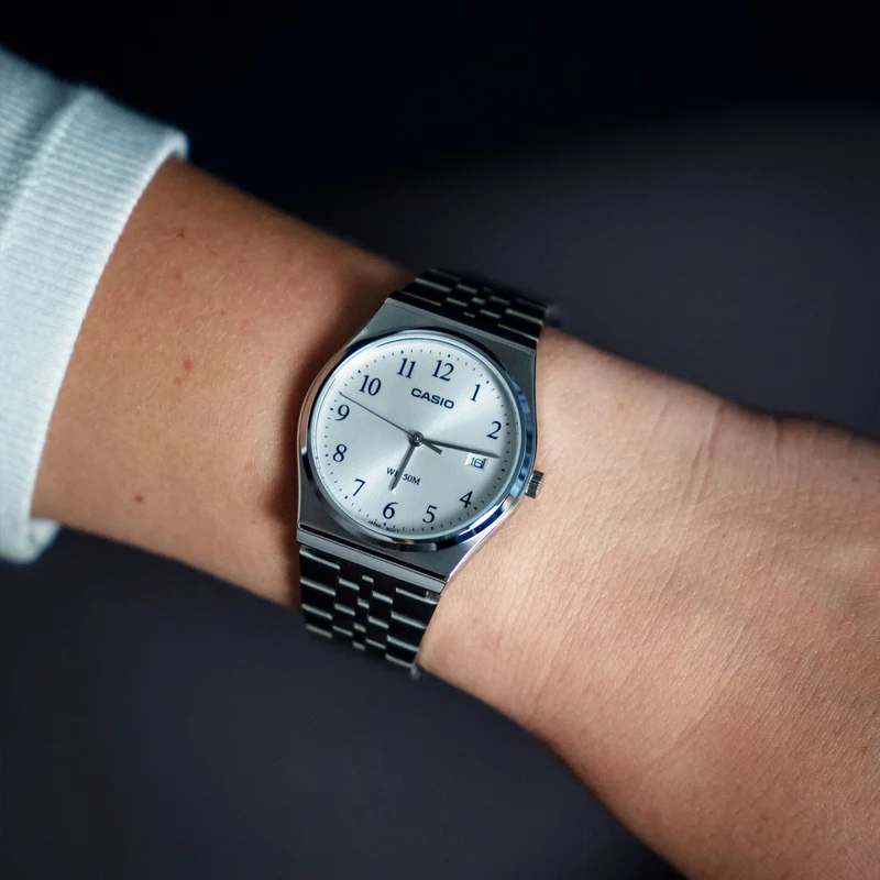 Casio Timeless Collection MTP-B145D-7BVEF Uhr • Elegantes Edelstahl-Design • Zeitlose Ästhetik