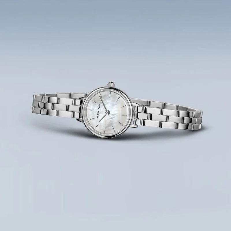 Bering Classic 11022-704 Damenuhr • Kratzfestes Saphirglas • Perlmutt-Zifferblatt