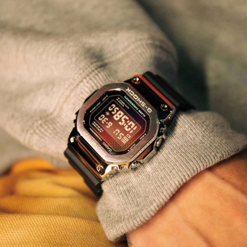 Casio GM-5600RW-1ER Herren G-Shock G-Steel • Regenbogen-Dampfbeschichtung • Stoßfestes Edelstahlgehäuse