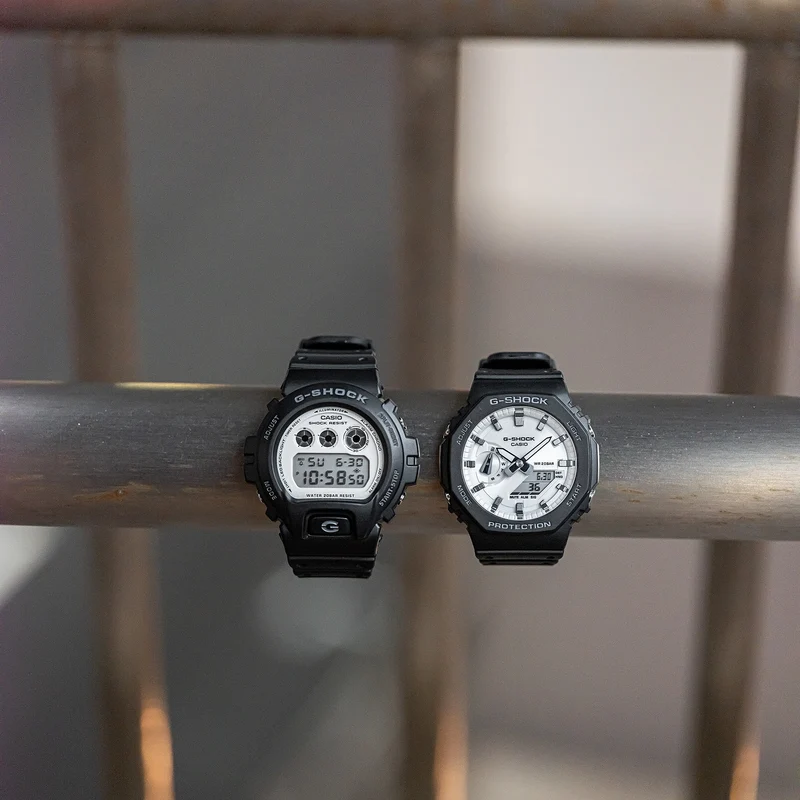 Casio G-SHOCK GA-2100WD-1AER Herrenuhr • Monochromatisches Design • Carbon Core Guard