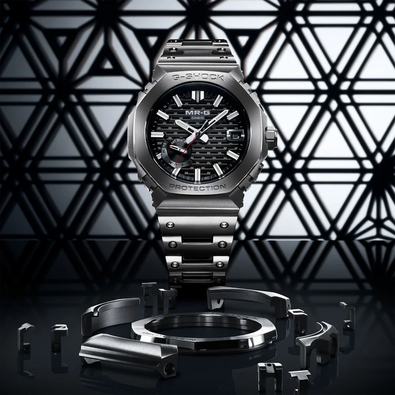 Casio MR-G MRG-B2100D-1ADR Herrenuhr • Tough Solar mit Bluetooth • Titan-Gehäuse aus Japan